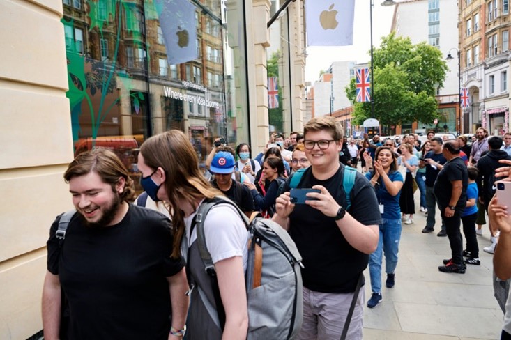 Apple Store queues